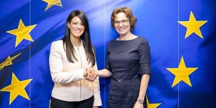 «المشاط» تبحث مع المفوض الأوروبي للبيئةجهود تنفيذ آلية تعديل حدود الكربون CBAM وتطورات برنامج «نُوفّي»