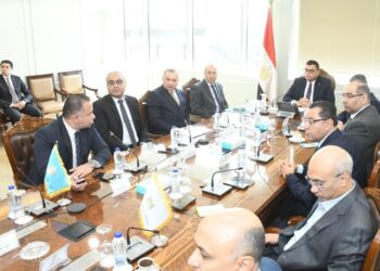 وزير الإسكان يعقد اجتماعاً لبحث ملف تشغيل مشروع حدائق تلال الفسطاط