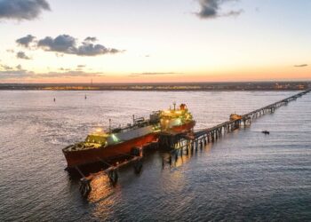 وزارة البترول والثروة المعدنية تٌعلن تصدير شحنة غاز جديدة إلى إيطاليا من مجمع ادكو للغاز المسال