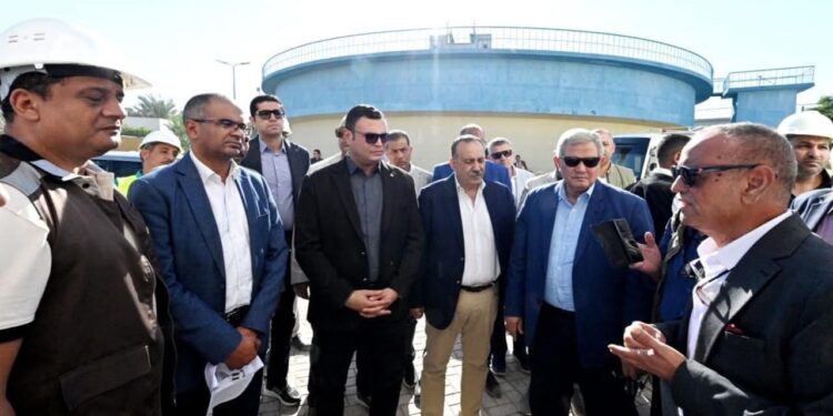 وزير الإسكان ومحافظ أسيوط يتفقدان توسعات محطة مياه أبوتيج