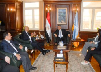 جهاز تنمية المشروعات يدرس التوسع في تمويل المشروعات الصناعية للشباب بالتعاون مع المحافظة 