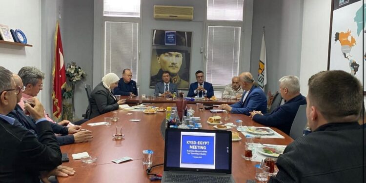 التمثيل التجاري المصري يبحث جذب استثمارات تركية جديدة في قطاع مستلزمات واكسسوارات الملابس