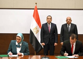 رئيس الوزراء يشهد مراسم توقيع اتفاقية تعاون بين الشركة المصرية لنقل الكهرباء وشركة “K&K” الإماراتية
