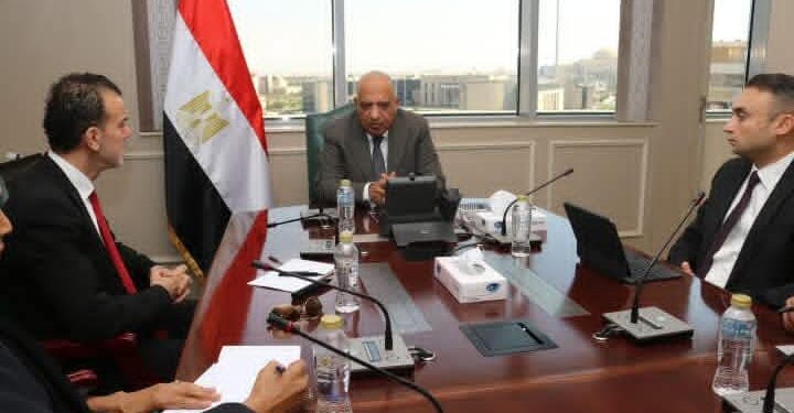 وزير الكهرباء يبحث مع شركة “K&K” الإماراتية الخطوات التنفيذية لمشروع الربط الكهربائي مع إيطاليا