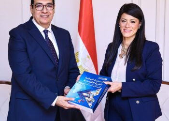 وزيرة التخطيط تبحث مع رئيس جامعة القاهرة تعزيز التعاون المشترك وتستعرض «السردية الوطنية للتنمية الاقتصادية»