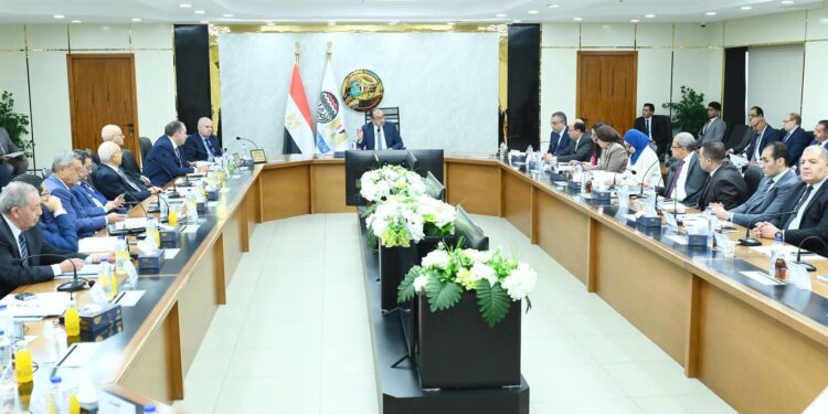 وزير قطاع الأعمال العام يترأس عمومية “القابضة الكيماوية” لاعتماد نتائج أعمال العام المالي “2024-2025”