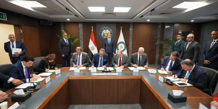 بقيمة 135 مليون دولار .. وزير البترول يشهد توقيع عقد تمويل مشروع الإيثانول الحيوي مع تحالف مصرفي