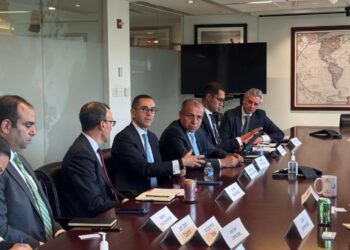 وزير الاستثمار يعقد مائدة مستديرة مع شركة الاستشارات الدولية McLarty Associates وكبار المستثمرين وخبراء أسواق المال الأمريكية