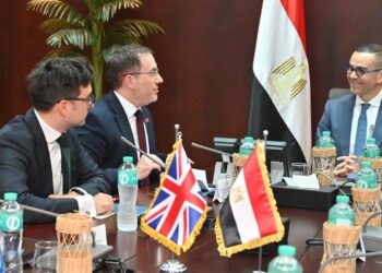 وزير الاستثمار يبحث مع السفير البريطاني بالقاهرة سبل دعم الشراكة الاقتصادية بين البلدين