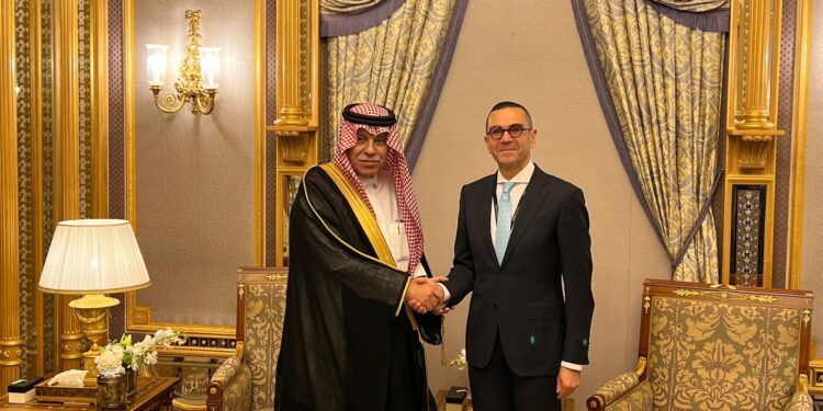 وزير الاستثمار يبحث مع وزير التجارة السعودي تعزيز العلاقات الاستثمارية والتجارية بين البلدين