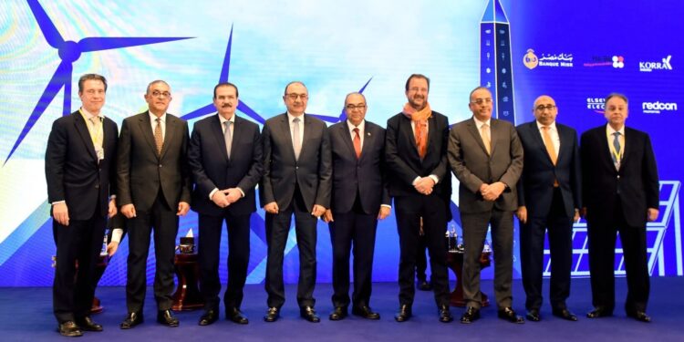 الرئيس التنفيذي للهيئة العامة للاستثمار إنتاج ضخم للألواح الشمسية في مصر بنسبة مكون محلي 90% في الربع الأول من 2026