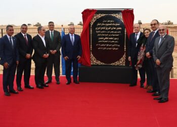 وزير الصناعة والنقل يضع حجر الأساس لمصنع ماك لوسائل النقل التابع لمجموعة المنصور للسيارات بمدينة السادس من أكتوبر