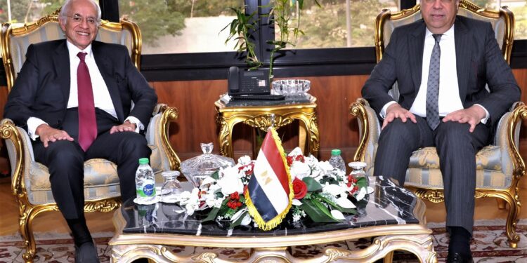 وزير الطيران المدني يستقبل رئيس مجموعة “كوبيلوزوس” اليونانية لمتابعة فرص التعاون والاستثمار في مجال إدارة وتشغيل المطارات