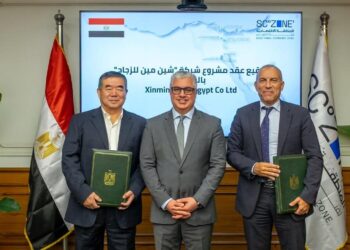 رئيس اقتصادية قناة السويس يشهد توقيع عقد مشروع بين السويدي للتنمية الصناعية وشركة “شين مين للزجاج” لإنشاء مصنع متكامل داخل “سخنة 360”