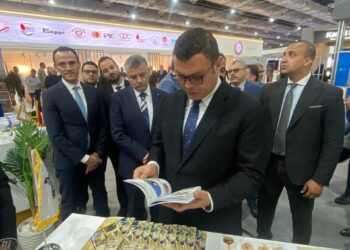 وزير الإسكان يتفقد جناح الوزارة بالمعرض والمؤتمر الدولي للنقل الذكي واللوجستيات والصناعة في دورته السادسة