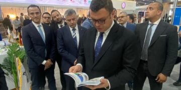 وزير الإسكان يتفقد جناح الوزارة بالمعرض والمؤتمر الدولي للنقل الذكي واللوجستيات والصناعة في دورته السادسة