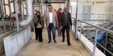 وزير الإسكان يواصل زيارته للمشروعات الرائدة لشركة “أكسيونا ” الإسبانية في مجال معالجة مياه الصرف الصحي والحمأة