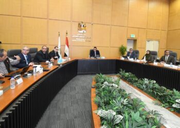وزير الإسكان يعقد اجتماعا مع مسئولي شركة “سيتي إيدج” لاستعراض خططها التسويقية لبعض مشروعات “هيئة المجتمعات العمرانية الجديدة