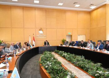 وزير الإسكان يعقد اجتماعه الدوري لمتابعة الموقف التنفيذي لوحدات المبادرة الرئاسية “سكن لكل المصريين” بعدد من المحافظات والمدن الجديدة