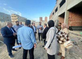 تنفيذا لتوجيهات وزير الإسكان: دفع العمل بمشروعات الطرق بمواقع المبادرة الرئاسية “سكن لكل المصريين” بمدينتي حدائق أكتوبر و15 مايو