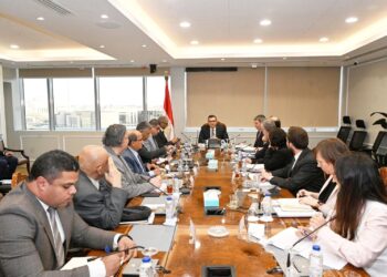 وزير الإسكان يستقبل وفد من بنك الاستثمار الأوروبي EIB لبحث تعزيز فرص التعاون المشترك وموقف المشروعات الجارية