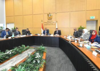 وزير الإسكان يستقبل محافظ قنا لبحث ملفات العمل المشترك