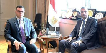 وزير الإسكان يستقبل محافظ أسوان لبحث ملفات العمل المشترك
