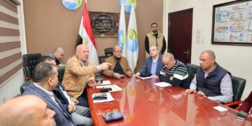 رئيس القابضة لمياه الشرب يتفقد مشروعات مياه الشرب والصرف الصحي بمحافظة أسيوط لمتابعة الموقف التنفيذي