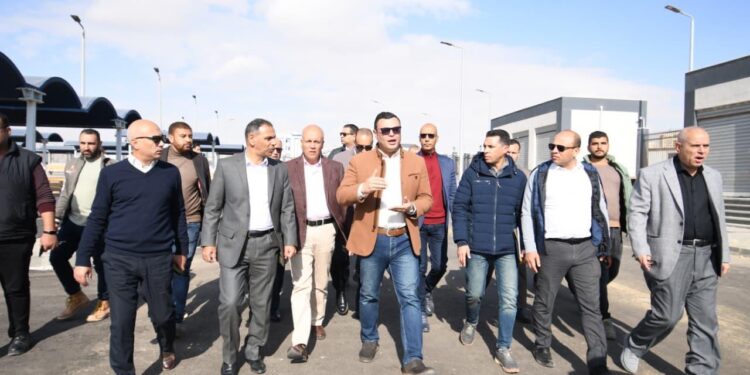 وزير الإسكان يتفقد مشروعي الموقف الإقليمي ومبنى المجمع الشرطي بمدينة حدائق العاصمة