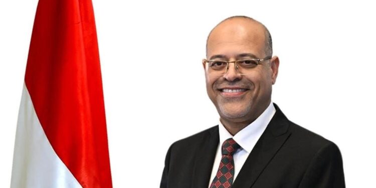 وزير العمل يقرر إيقاف نشاط 11 شركة لإلحاق العمالة بالخارج لمخالفتها أحكام القانون