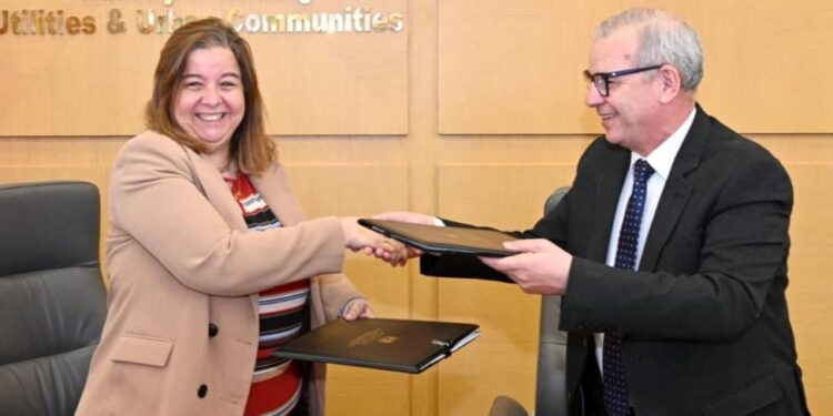 توقيع عقد تخصيص قطعة أرض بين هيئة المجتمعات العمرانية و صندوق الإسكان الاجتماعي ودعم التمويل العقاري لإقامة مشروع عمراني متكامل بالتجمع السادس بالقاهرة الجديدة