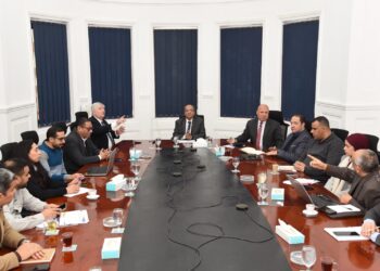 رئيس القابضة للمياه يتابع مشروع تعزيز الوعي المجتمعي ومكون الاتصال والتوعية ضمن برنامج توسعة الصرف الصحي بالفيوم