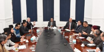 رئيس القابضة للمياه يتابع مشروع تعزيز الوعي المجتمعي ومكون الاتصال والتوعية ضمن برنامج توسعة الصرف الصحي بالفيوم