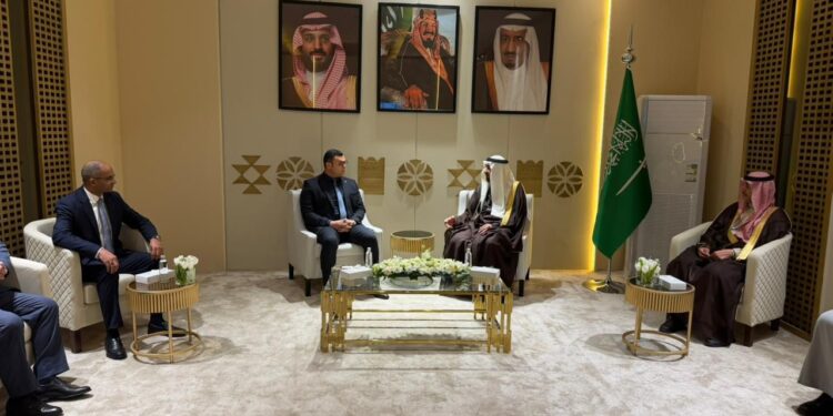 وزير الإسكان يتفقد أجنحة معرض “إيفات السعودية 2026” بالرياض لبحث توطين التكنولوجيا وجذب الاستثمارات العالمية