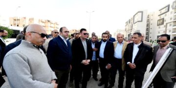 وزير الإسكان يتفقد مشروع الإسكان المتوسط وأعمال تطوير الطرق ومحطة رفع مياه بمدينة ٦ أكتوبر