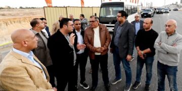 وزير الإسكان يتفقد مشروعات تطوير الطرق والمحاور الرئيسية والمداخل بمدينة الشيخ زايد