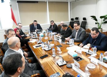 وزير الإسكان يلتقى مسئولى شركة HDP ضمن سلسلة اجتماعات متابعة موقف مبيعات وتسويق المشروعات بالمدن الجديدة