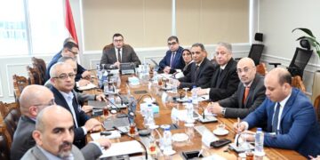 وزير الإسكان يعقد اجتماعاً مع مسؤولي “سيتي إيدج” لبحث موقف تطوير وتشغيل الشواطئ بمدينة العلمين الجديدة