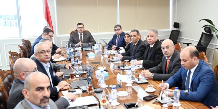 وزير الإسكان يعقد اجتماعاً مع مسؤولي “سيتي إيدج” لبحث موقف تطوير وتشغيل الشواطئ بمدينة العلمين الجديدة