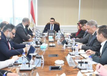 وزير الاسكان يتابع الإجراءات المتخذة لتدشين منصة تصدير العقار