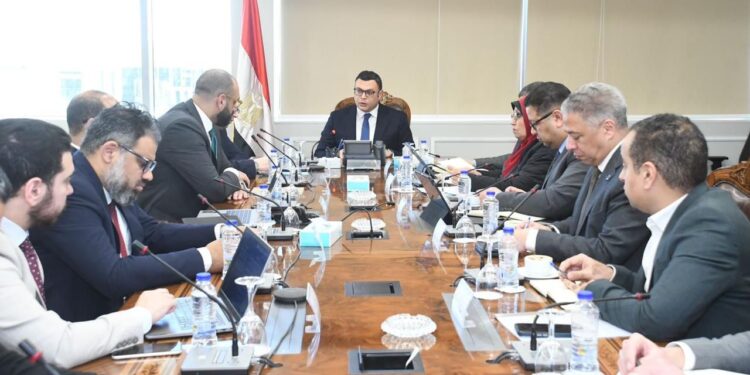 وزير الاسكان يتابع الإجراءات المتخذة لتدشين منصة تصدير العقار