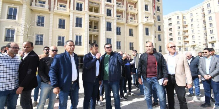 وزير الإسكان يتفقد العمارات السكنية بالحي اللاتيني وخزانات التكديس الجنوبية للمياه  بالعلمين الجديدة