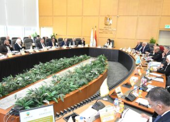 فى اجتماع الجمعية العمومية لشركة المقاولين العرب  برئاسة وزيرة الإسكان: رئيس الشركة يُقدم ملخصا للتقرير السنوى لمجلس إدارة الشركة ونتائجها المالية