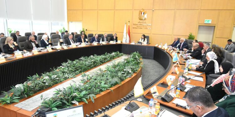 فى اجتماع الجمعية العمومية لشركة المقاولين العرب  برئاسة وزيرة الإسكان: رئيس الشركة يُقدم ملخصا للتقرير السنوى لمجلس إدارة الشركة ونتائجها المالية