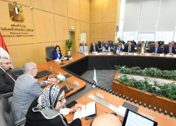 وزيرة الإسكان تعقد اجتماعاً لمتابعة الموقف التنفيذي لمشروع “حدائق تلال الفسطاط”