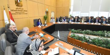 وزيرة الإسكان تعقد اجتماعاً لمتابعة الموقف التنفيذي لمشروع “حدائق تلال الفسطاط”