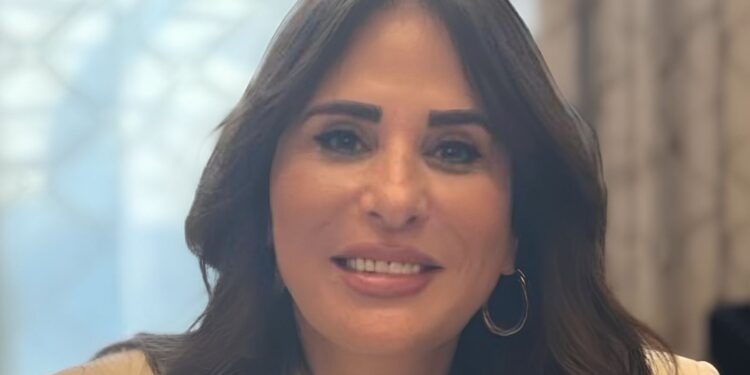 وزيرة الإسكان تتابع مستجدات مشروعات مدينة السويس الجديدة