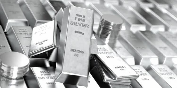 «مركز الملاذ الآمن»: استقرار الفضة محليًا وسط صعود عالمي وحذر المستثمرين قبيل بيانات الاقتصاد الأمريكي