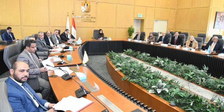 وزيرة الإسكان تترأس الاجتماع الثاني لمجلس إدارة الجهاز القومي لتنظيم الإعلانات على الطرق العامة