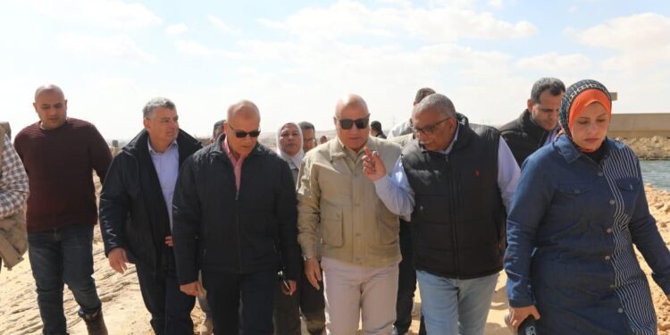 نائب وزيرة الإسكان يتفقد مشروعات الصرف الصحي ضمن مبادرة ” حياة كريمة” بمحافظة المنيا